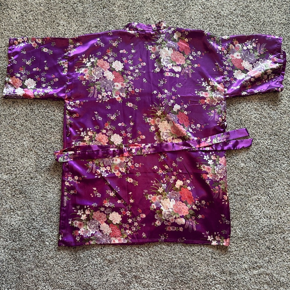 Satin robe - Picture 3 of 6